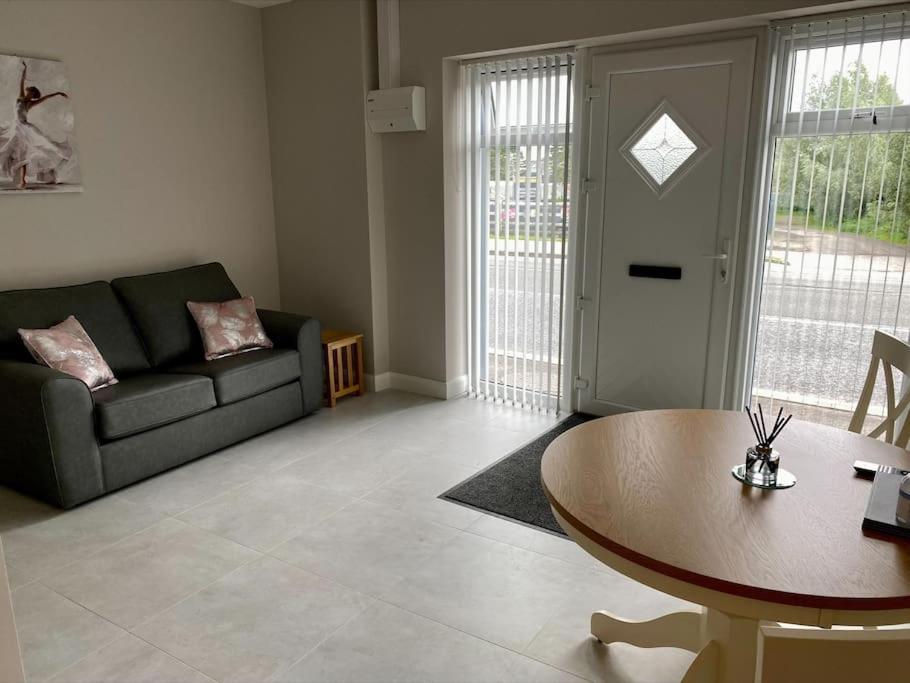 Erne Getaway No.6 Brand New 1 Bed Apartment Enniskillen Exterior photo