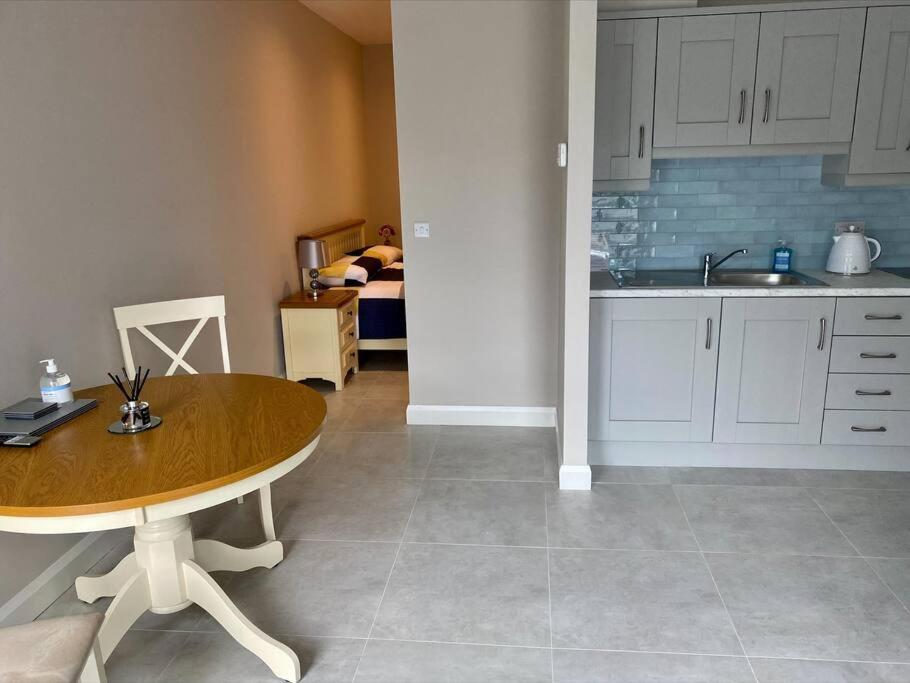 Erne Getaway No.6 Brand New 1 Bed Apartment Enniskillen Exterior photo