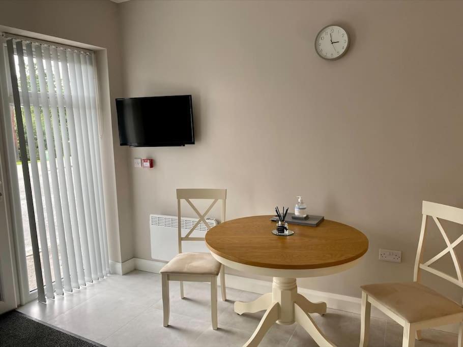 Erne Getaway No.6 Brand New 1 Bed Apartment Enniskillen Exterior photo